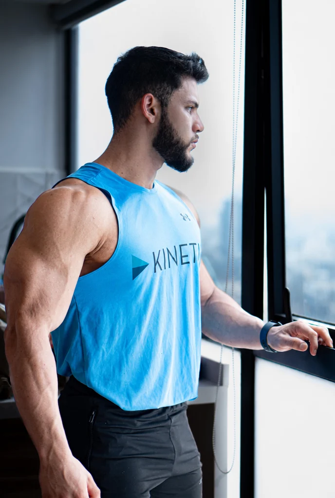 Atleta de Kinetix fuera del gimnasio